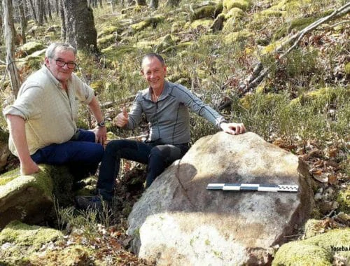 Javier Salvarredi con Javi Castro, junto a una muela de 105 cm en la cantera de Akezu