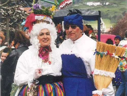 Charo Berra junto a su marido en el carnaval de Tolosa