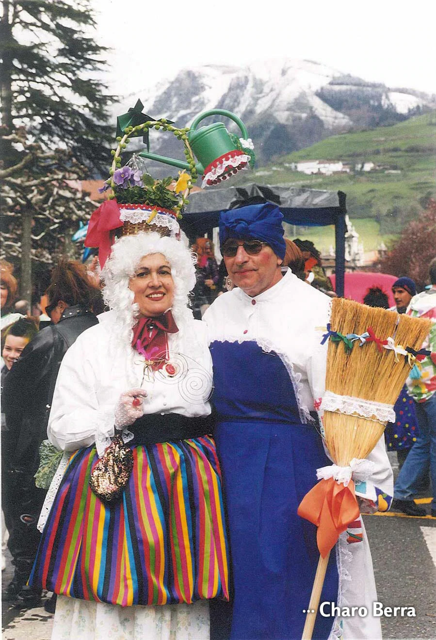 Charo Berra junto a su marido en el carnaval de Tolosa