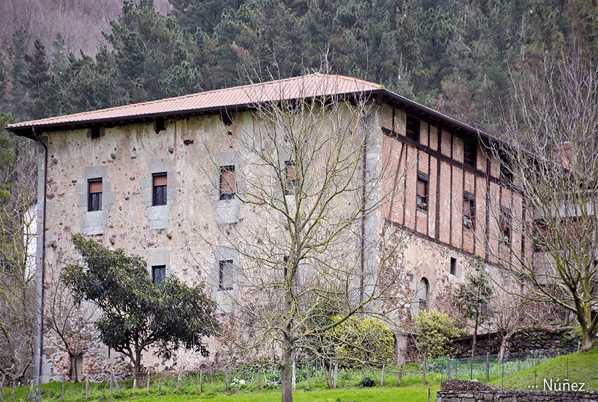 Caserio Sorregieta en Elduain de donde surse la genealogia del apellido