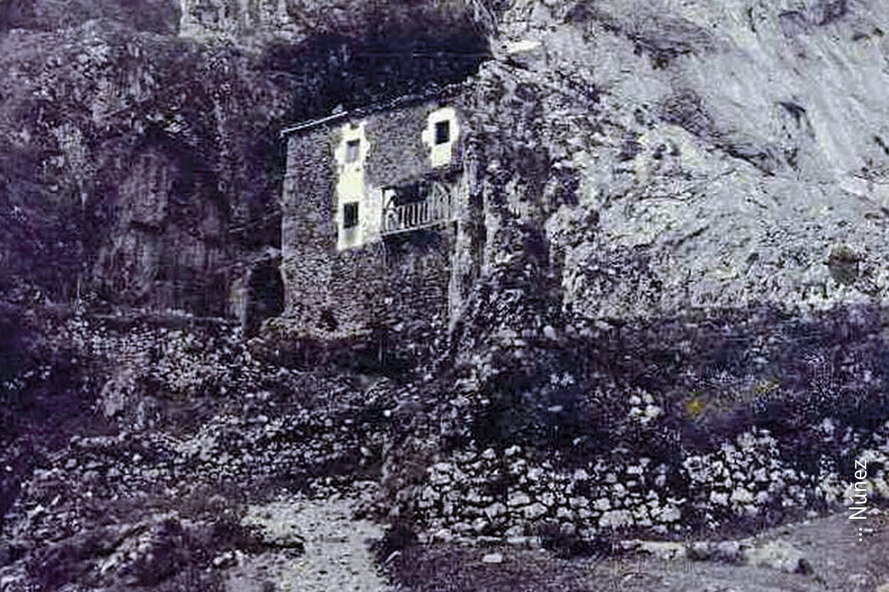 Vista antigua de la cueva de San Adrián.