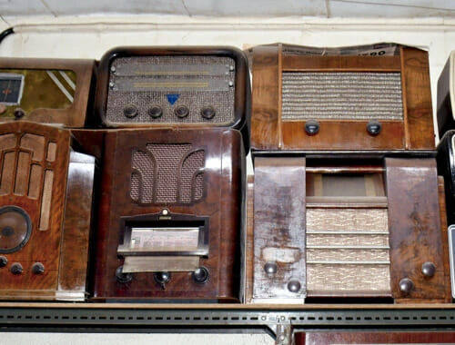 Algunas de las radios restauradas por Julián Cordero. Núñez