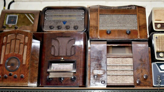 Algunas de las radios restauradas por Julián Cordero. Núñez