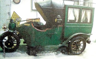 El coche eléctrico que perteneció al museo Louvre, en la colección Echeverria. Martin Garcia