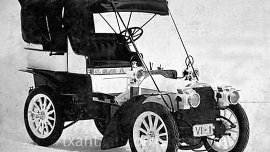 Uno de los primeros coches en circulacion.