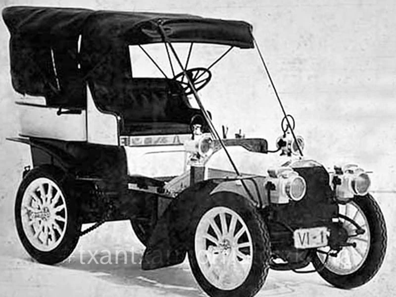 Uno de los primeros coches en circulacion.