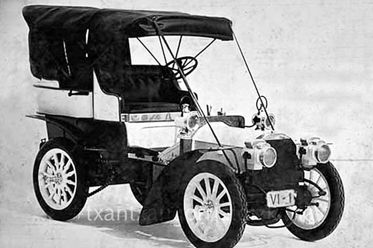 Uno de los primeros coches en circulacion.