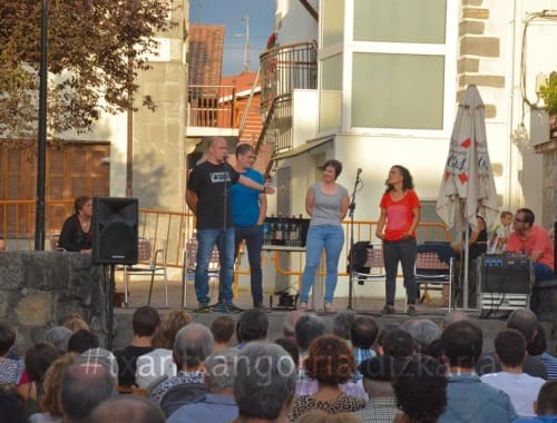 Aitor Mendiluze bertso-saio batean. Argazkia: Núñez