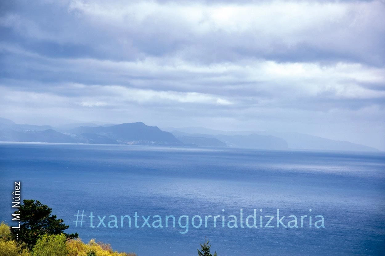 La costa guipuzcoana desde Igeldo con viento, prescursora de la galerna. Foto: Luismari Núñez