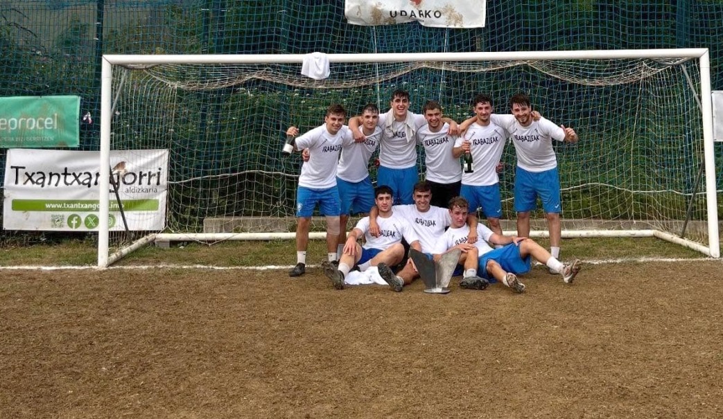 Barriga Juniors taldeak irabazi zuen Belauntza Cup | El equipo Barriga Junios ganó la Belauntza Cup