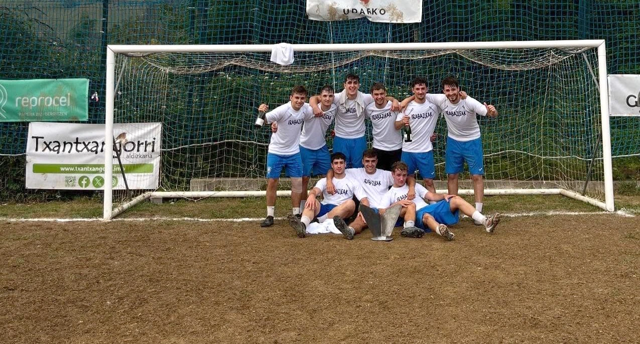 Barriga Juniors taldeak irabazi zuen Belauntza Cup | El equipo Barriga Junios ganó la Belauntza Cup