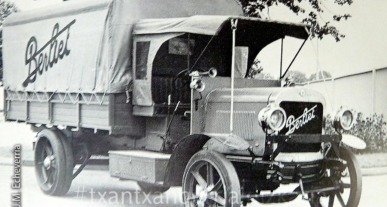 Un camión Berliet, el mismo modelo que carrozaron los hermanos Irizar. Foto: Jesus Mari Echeverria