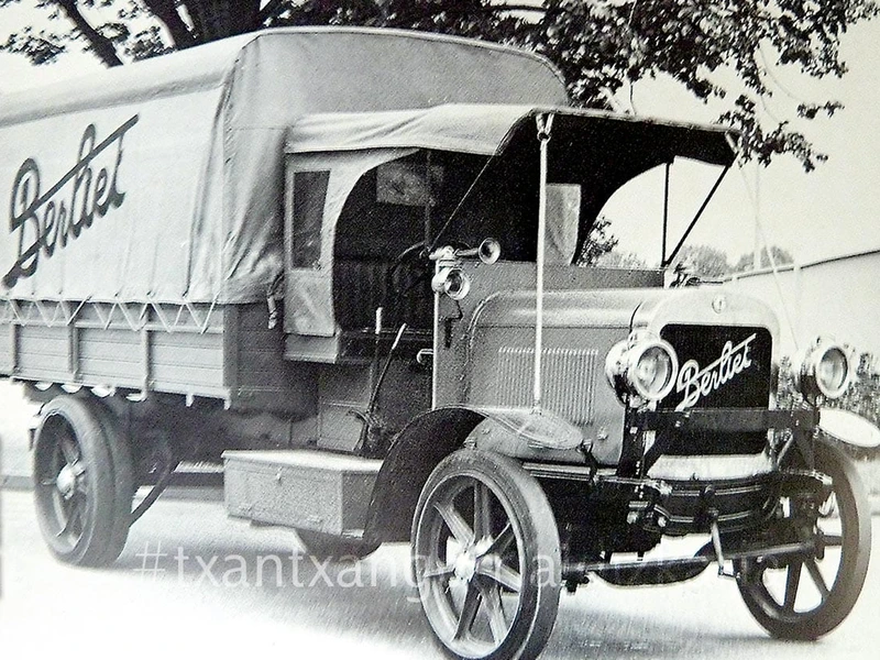 Un camión Berliet, el mismo modelo que carrozaron los hermanos Irizar. Foto: Jesus Mari Echeverria