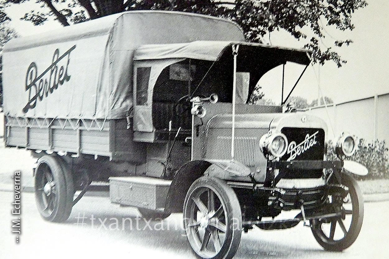 Un camión Berliet, el mismo modelo que carrozaron los hermanos Irizar. Foto: Jesus Mari Echeverria