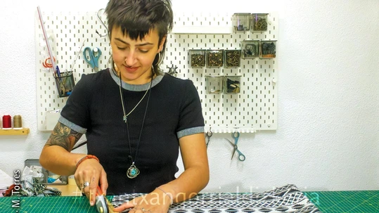 Marina Torres lanean bere tailerrean. Argazkia: Marina Torres