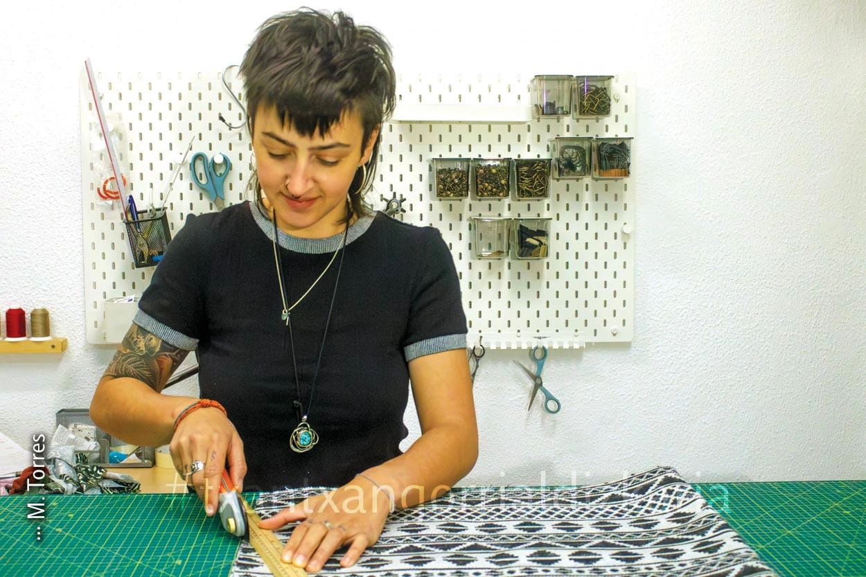Marina Torres lanean bere tailerrean. Argazkia: Marina Torres