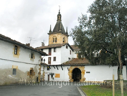 Zeraingo plaza, Goierriko balkoia. Argazkia: L.M. Núñez