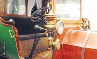 Imagen del interior de la primera diligencia-omnibus, el Fiat 15 Ter restaurado de la colección Echeverria. Foto: Martin Garcia