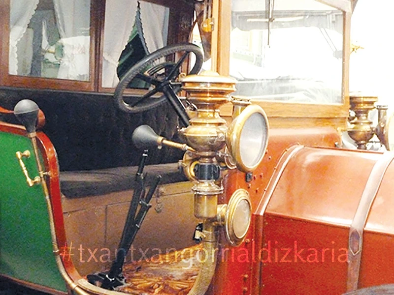 Imagen del interior de la primera diligencia-omnibus, el Fiat 15 Ter restaurado de la colección Echeverria. Foto: Martin Garcia