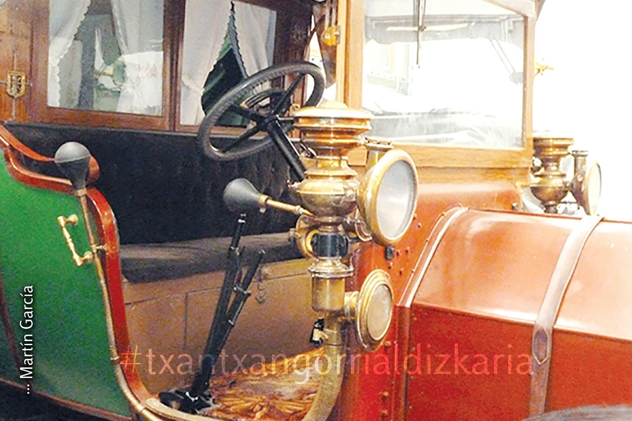 Imagen del interior de la primera diligencia-omnibus, el Fiat 15 Ter restaurado de la colección Echeverria. Foto: Martin Garcia
