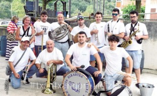 Betike txarangako kideetako batzuk. Núñez