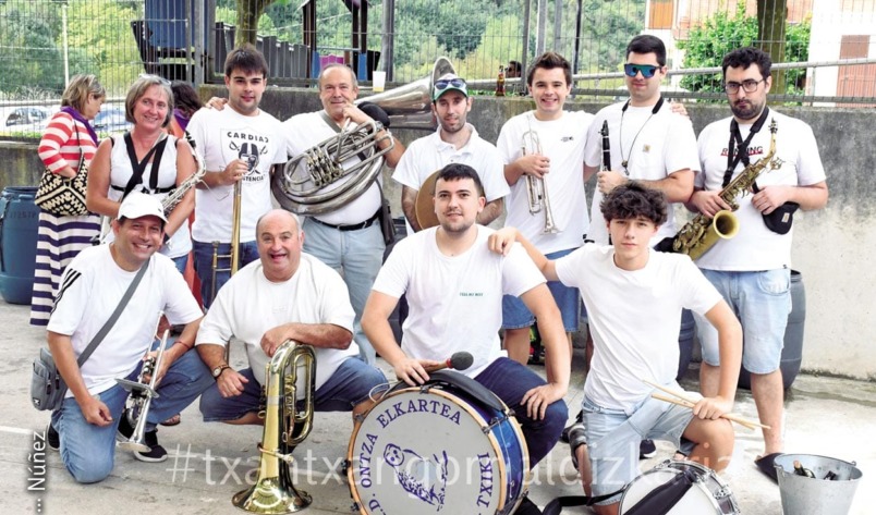 Betike txarangako kideetako batzuk. Núñez