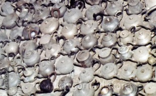 Algunas de las cafeteras de la colección de Lourdes Echeverria de su colección de molinillos y cafeteras antiguas. Martin Garcia