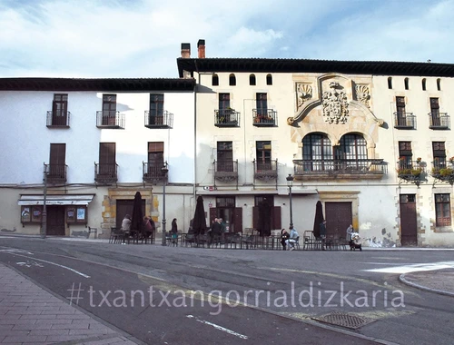 Zabala jauregia, Domingo de Zabalak eraikia eta Zabala leinuaren jatorria.