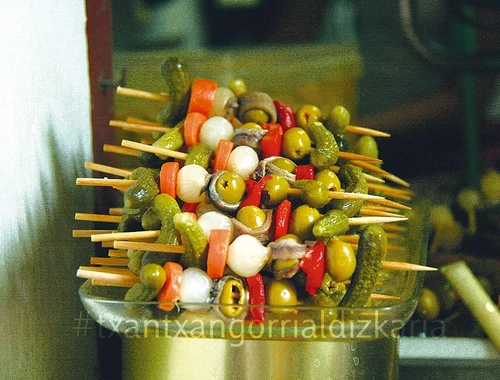 Tapa, tamaina txikiko gastronomia.