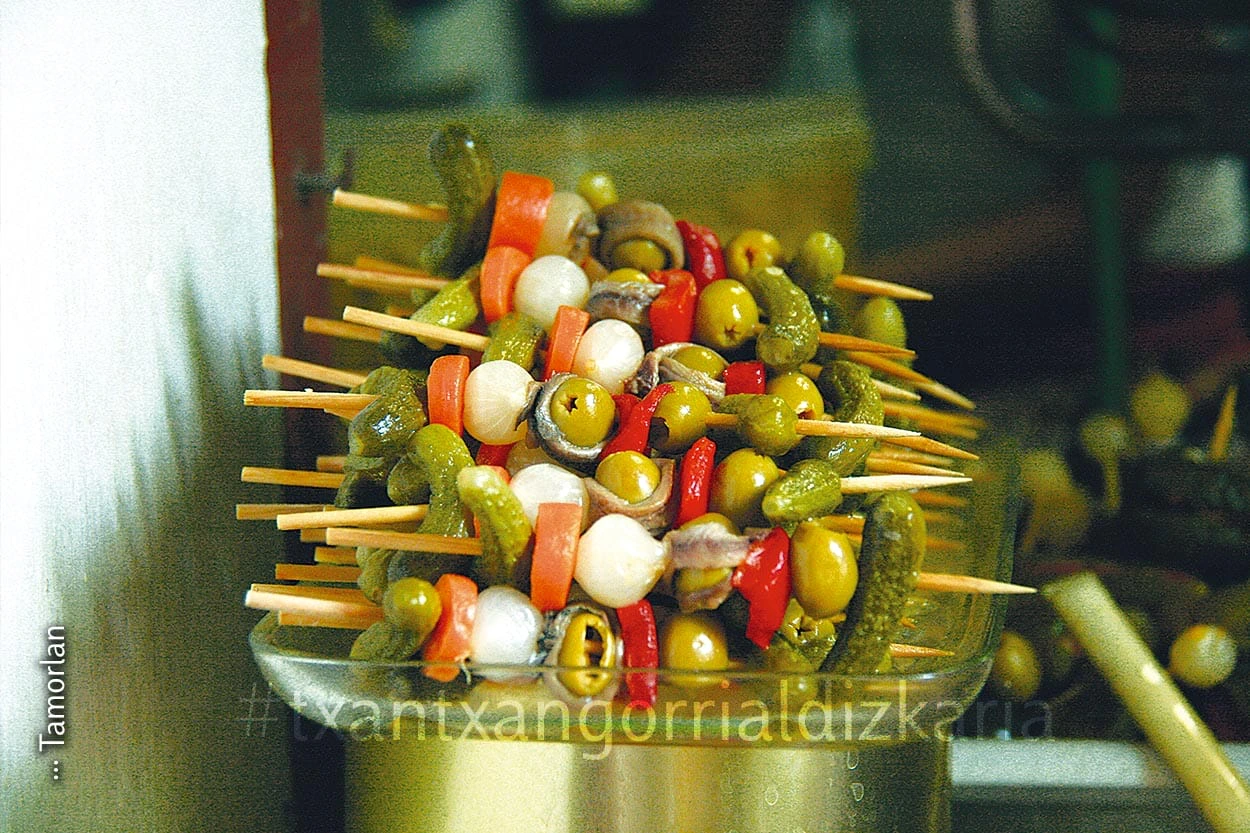 Tapa, tamaina txikiko gastronomia.