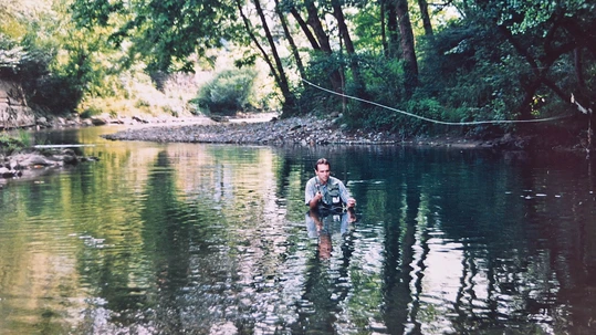 Jose Luis Urkola: «La pesca es una locura; algunos piensan que es coger el bocadillo, ir al río y echar la caña» pescando a látigo en el Araxes